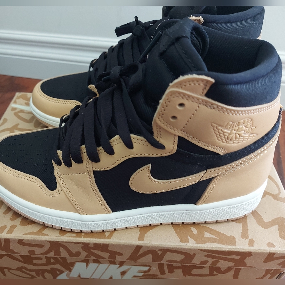 Nike High-Top Sneaker in Black and Tan
